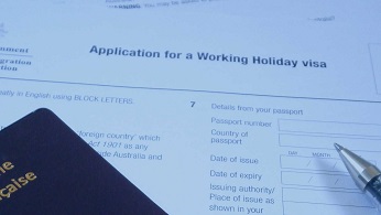 cual es la diferencia entre la working holiday y la work and travel